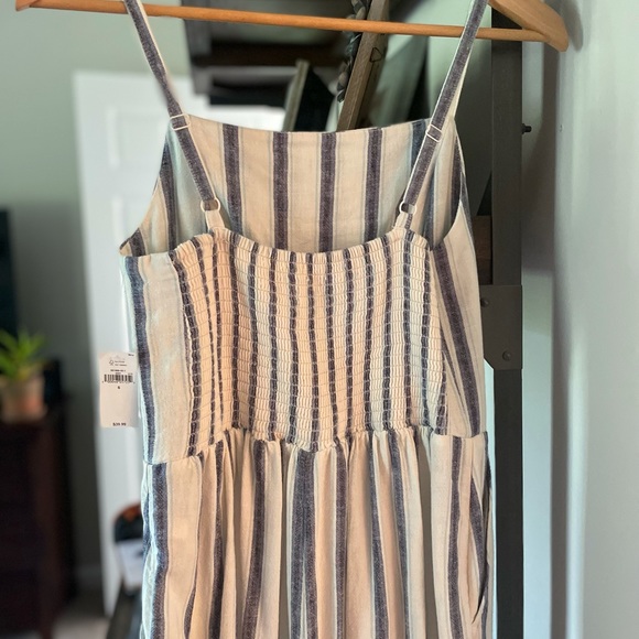 Old navy romper brand new - Picture 3 of 4